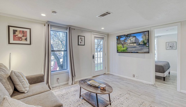 Location! Cozy 2 BDRM I Walk to SOCO/Mins to DT