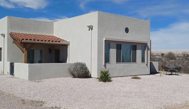 Lovely 2-bedroom cottage with AC in Green Valley
