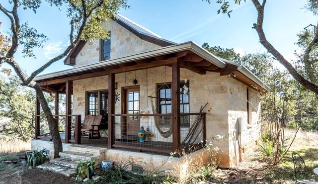Lovely Cottage Retreat in Texas Hill Country with Cypress Creek Views near Hamilton Pool