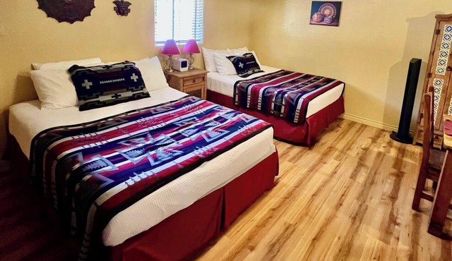 Lovely Kitchen Suite at Lake Roberts w/two queen beds