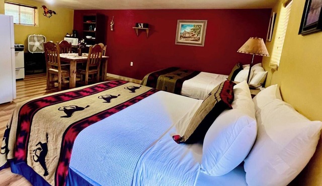 Lovely Pet-Friendly Suite with Kitchen at Lake Roberts