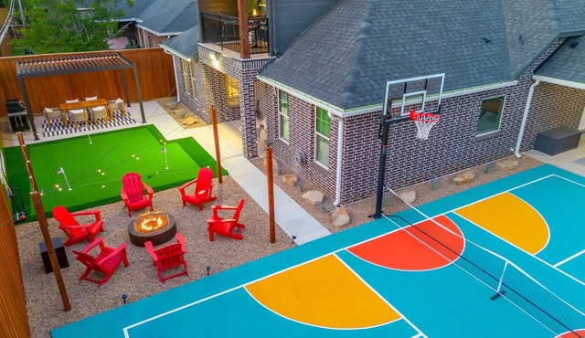 LUX 5BED | Walk to AT&T Stadium, Globe Life | Pickleball, basketball, movie theater, gameroom, firepit, and more!
