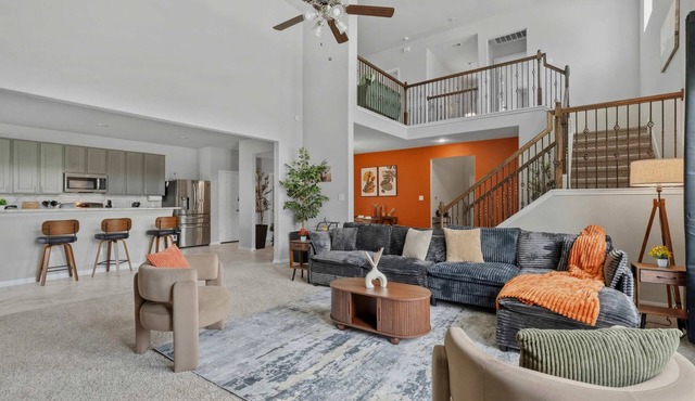 LUXE 5BR House | Sleeps 15 | 1GB| WD | Katy Mills