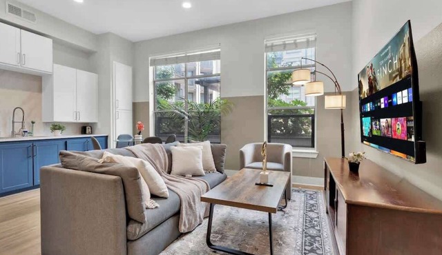Luxury 1BD | Deep Ellum | Parking | Pool+Gym