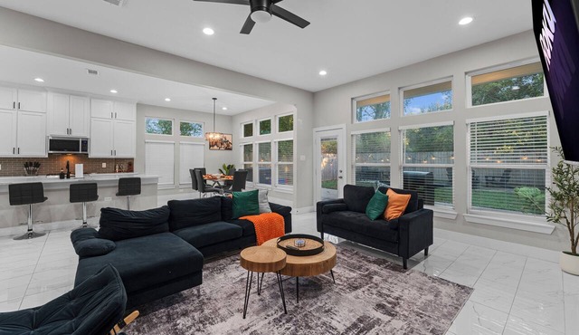Luxury 4BR w/Firepit & Fenced Yard Near DT