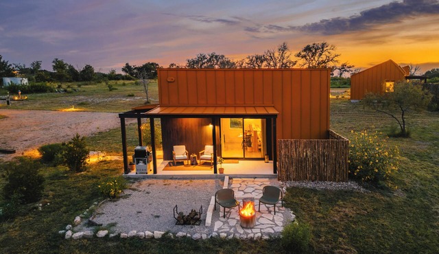 Luxury cabin in the center of the Texas Wine Country; large private porch w/hot tub, gas grill and fire pit; pet friendly