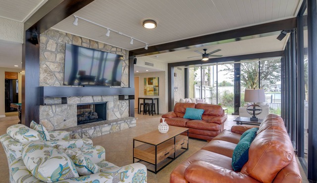 Luxury Houston Vacation Rental on Clear Lake!