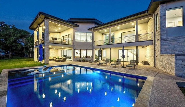 Luxury Lake Travis Retreat: Lake Access, Game Room, Pool, Dock & 3 King Beds!