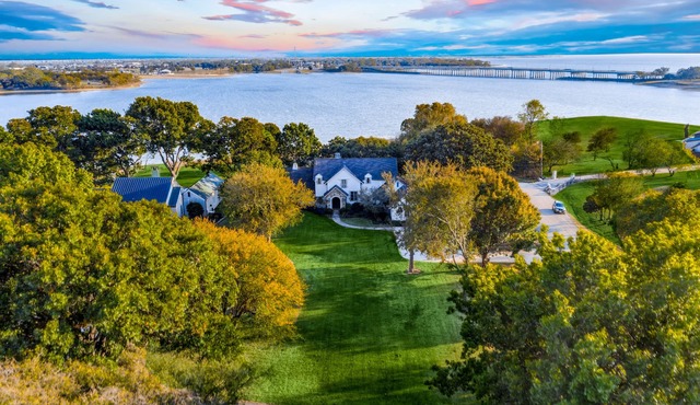 Luxury Lakefront Estate - 1.6 Acres - Sleeps 12 - Boathouse + Sunset Views