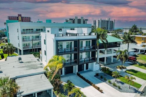 Luxury Pool Home-Golf Cart in St. Pete Beach