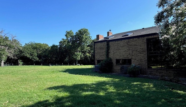 Luxury property with all amenities including pool and jacuzzi.