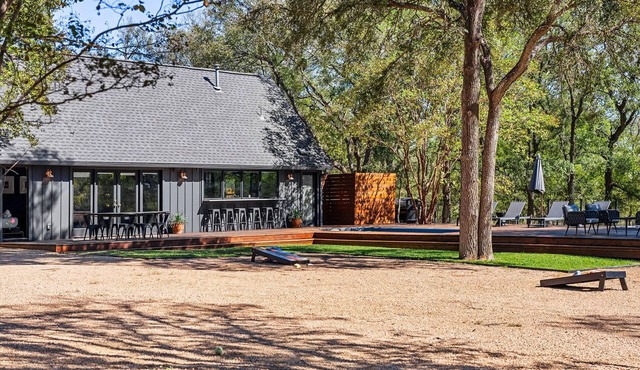 Luxury Retreat Hot Tub, Fire Pit, Pool GameRoom