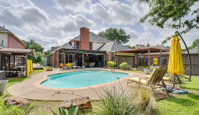 Luxury Studio with Pool | Near DFW & AT&T Stadium