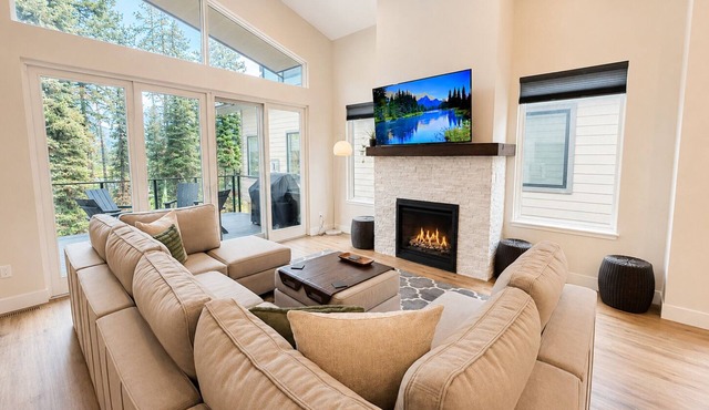 Luxury Townhome across from Slopes at Purgatory with Mountain Views