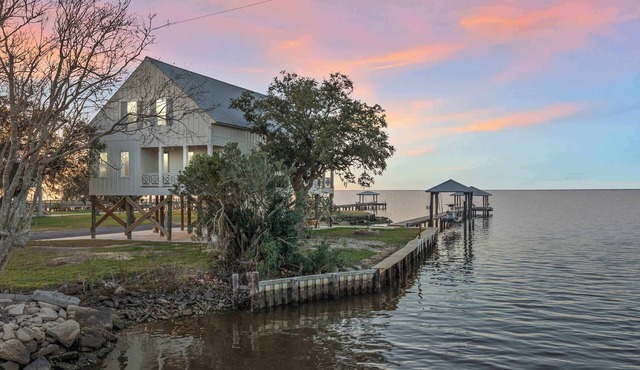 Luxury Waterfront Camp + Hot Tub + Private Dock in Franklin