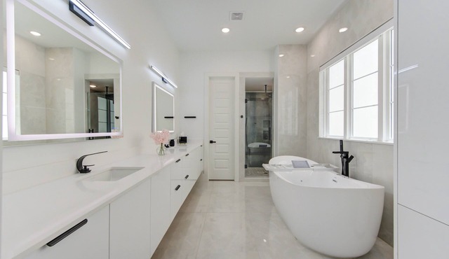 Luxury World Cup Stay. Rooftop Views Elevator Galleria VIP Smart Home