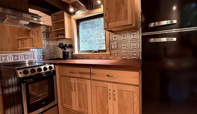 Magical Riverside Cabin Haven Near Umpqua River, Oregon in Idleyld Park