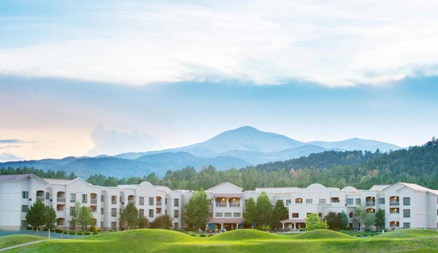 MCM Elegante Lodge & Resorts