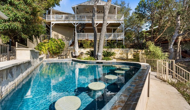 Medina Lake Villa - Large Family Rural Retreat, Pool & Multiple Decks with Views