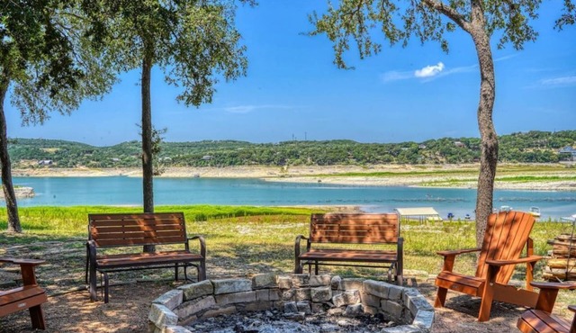 Medina Lake Waterfront Getaway