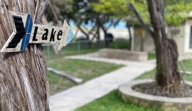 Medina Lakefront Hideaway