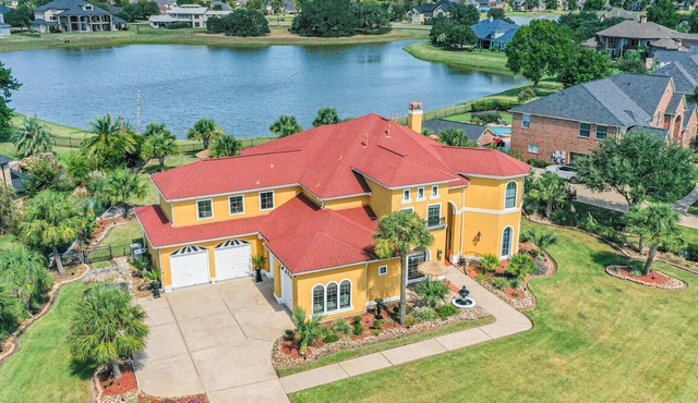 Mediterranean Villa by the Lake also for short or long term lease!