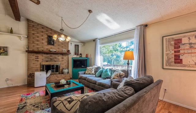 MidTown Clover Cabin-DEER! Pet Friend, Walk to Shops, Park