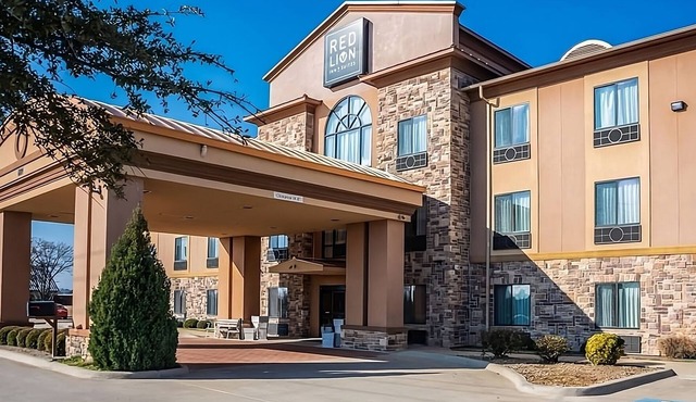 Mineral Wells Getaway at Red Lion Inn & Suites Mineral Wells! Free Breakfast!