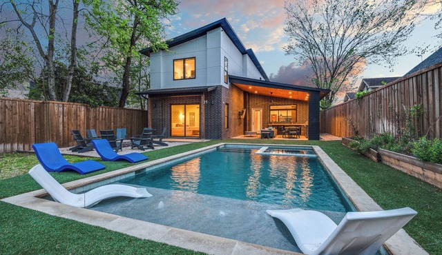 Mod Squad- 5 Beds + Private Pool Vibes