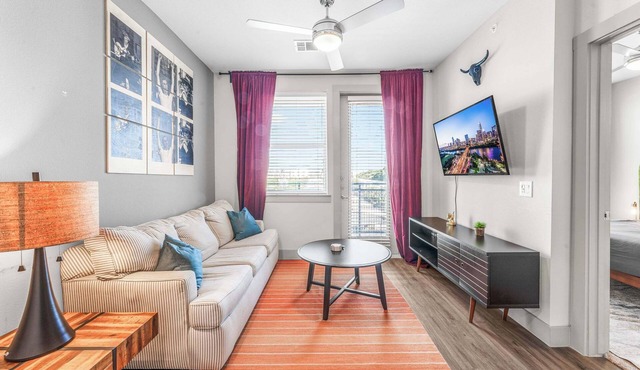 Modern 1BR luxe suite close to DT w/fast WiFi