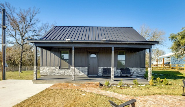 Modern 2BR Near Lake Somerville & Round Top