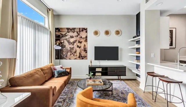 Modern CozySuites with pool, gym, parking! #05