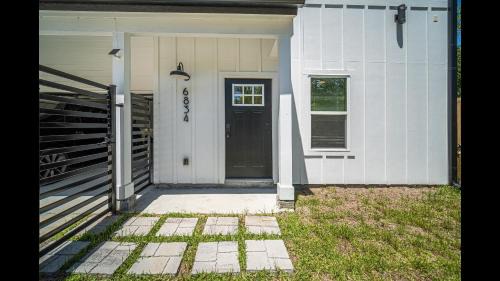 Modern Home by College, Medical Center & Stadium
