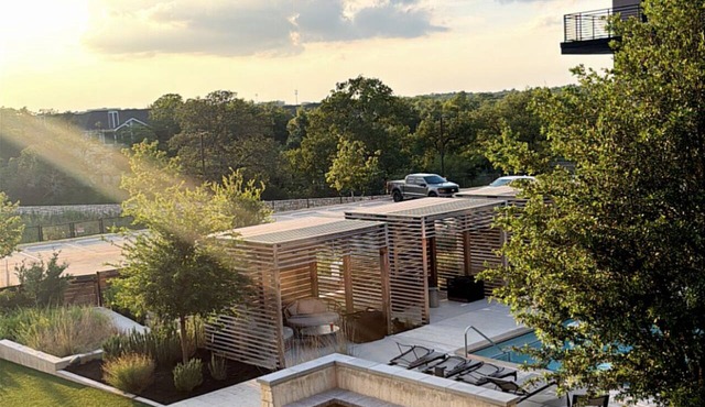 Modern Luxury Retreat in North Austin Designer Finishes Resort-Style Living