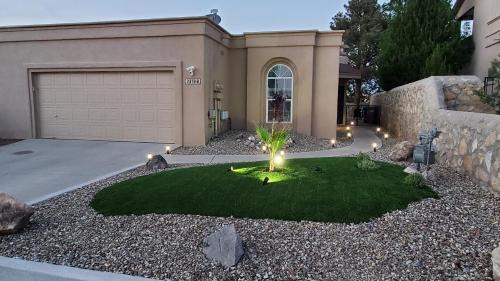Modern Room in Remodeled Home - Walk to Park - Near Hospitals