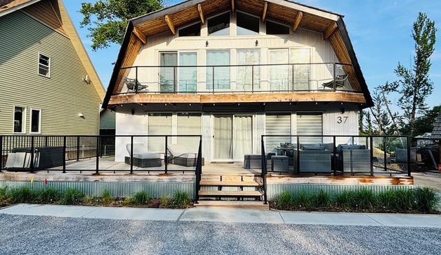 Modern Spacious Cottage at the Lake - Sleeps 12/4br/4ba in Jarvis Bay