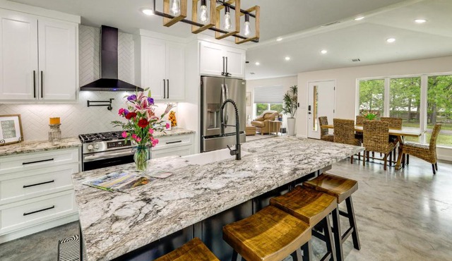 Modern-Style Home w/Patio, Near Greers Ferry Lake in Heber Springs