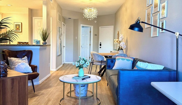 Modern Uptown 2BR/2BTH Condo, Newly Renovated, Gated, Covered Parking