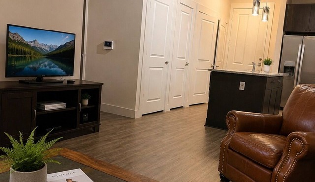 Modern Victory Park Retreat- Ideal for FIFA, AAC Events & Downtown