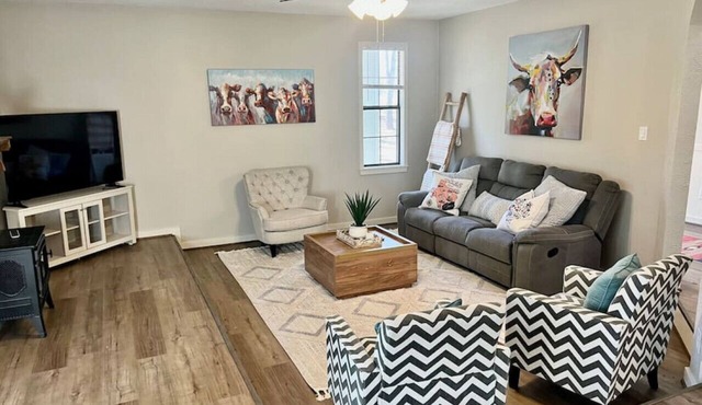 More Cowbell - Spacious House with Privacy Minutes to Campus