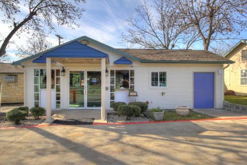 Motel 6-Kerrville, TX