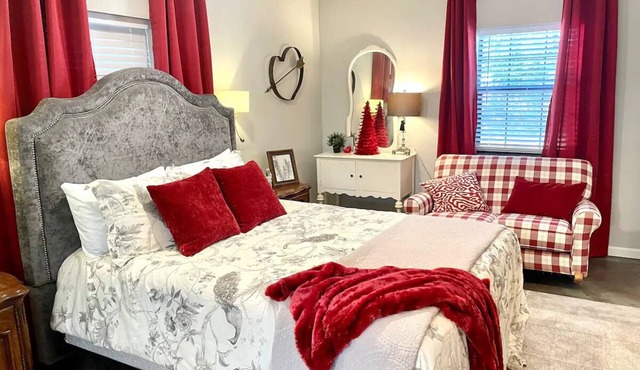 Muleshoe Room in Red Oak Lodge @ Towering Oaks b&b