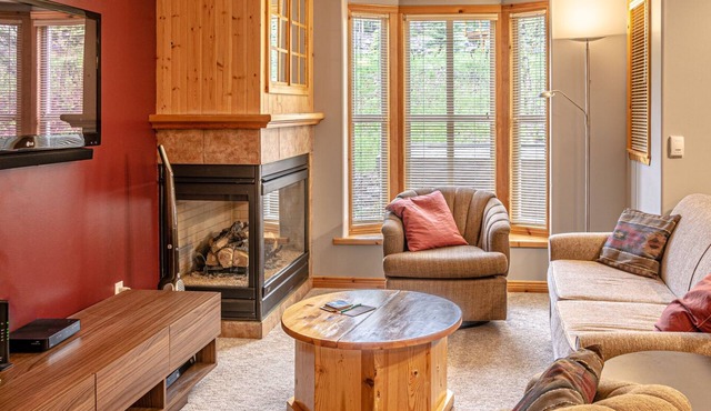 Multi Level Condo Close to Village | Access to Ski-Out Trail | Private Hot Tub | Fireplace in Sun Peaks