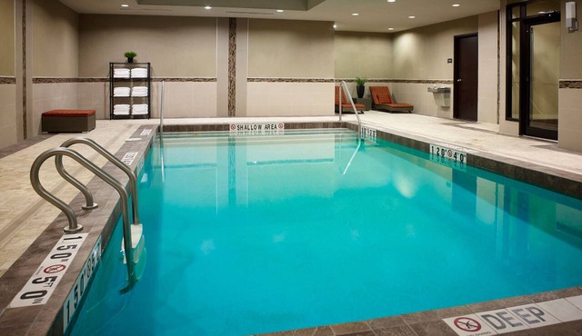 Multi-Room Suite w/Full Kitchen | Free Breakfast in Hamilton
