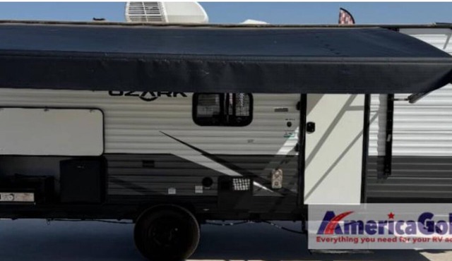 New 2-bed RV with in minutes to everything Bandera with AC.