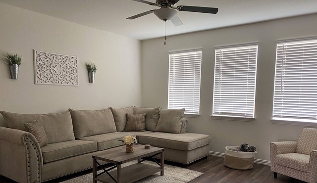 NEW beautiful large smart home 15 min to downtown!