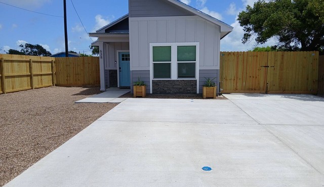 New build with secure boat parking. Two bed/two bath with pull out queen sleeper in Corpus Christi