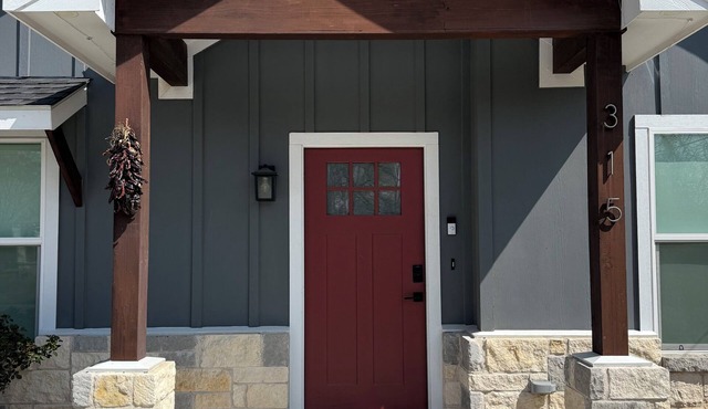 New Construction 2-bed modern farm home minutes from Baylor and Downtown Waco