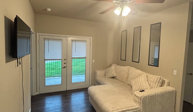 NEW Cozy Home 7 mins away from the LAKE