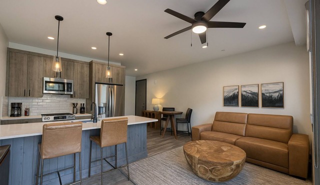NEW Cozy One Bedroom Condo with Balcony & Purgatory Views